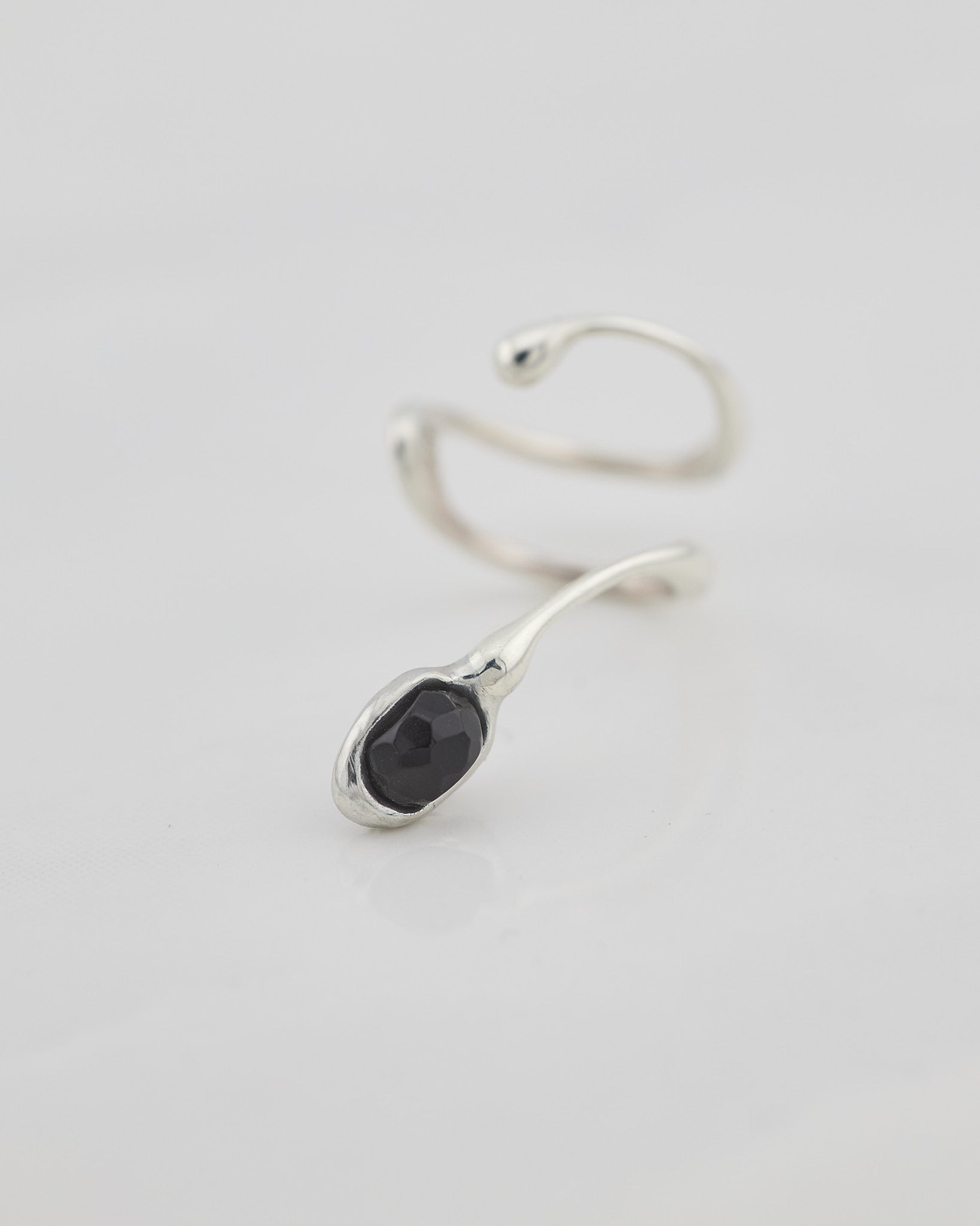 Jana Onyx Earcuff Nella & Sina