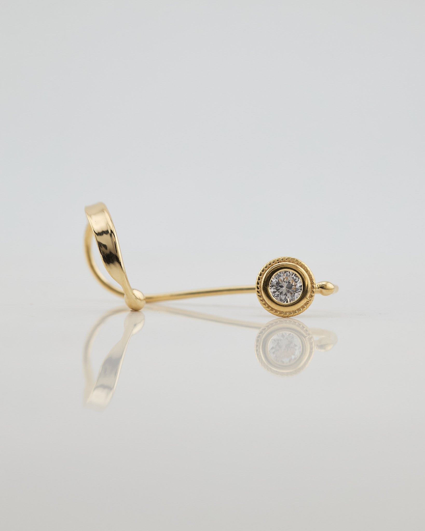 A CLASSIC EARCUFF Nella & Sina