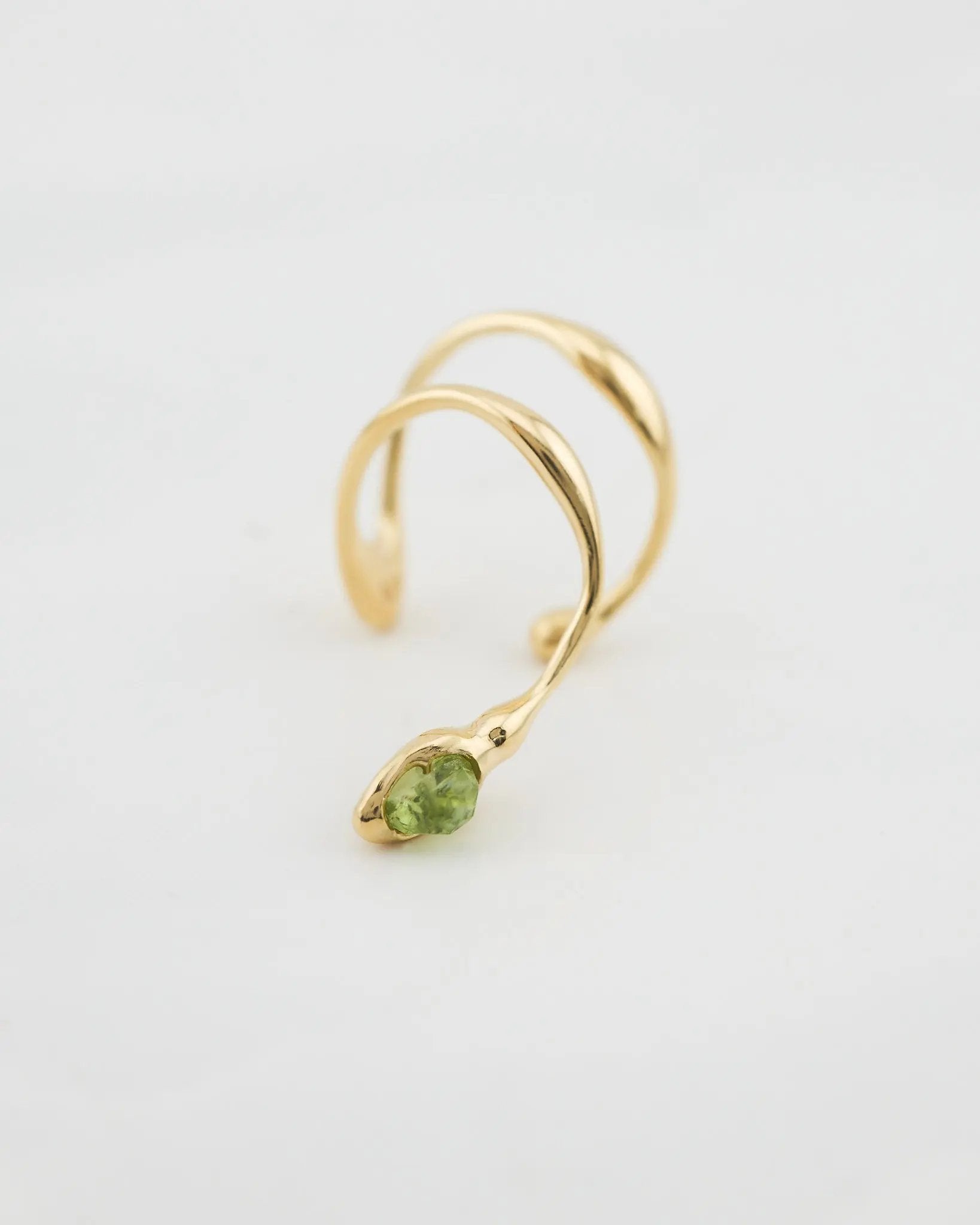 Jana Peridot Earcuff - Nella & Sina