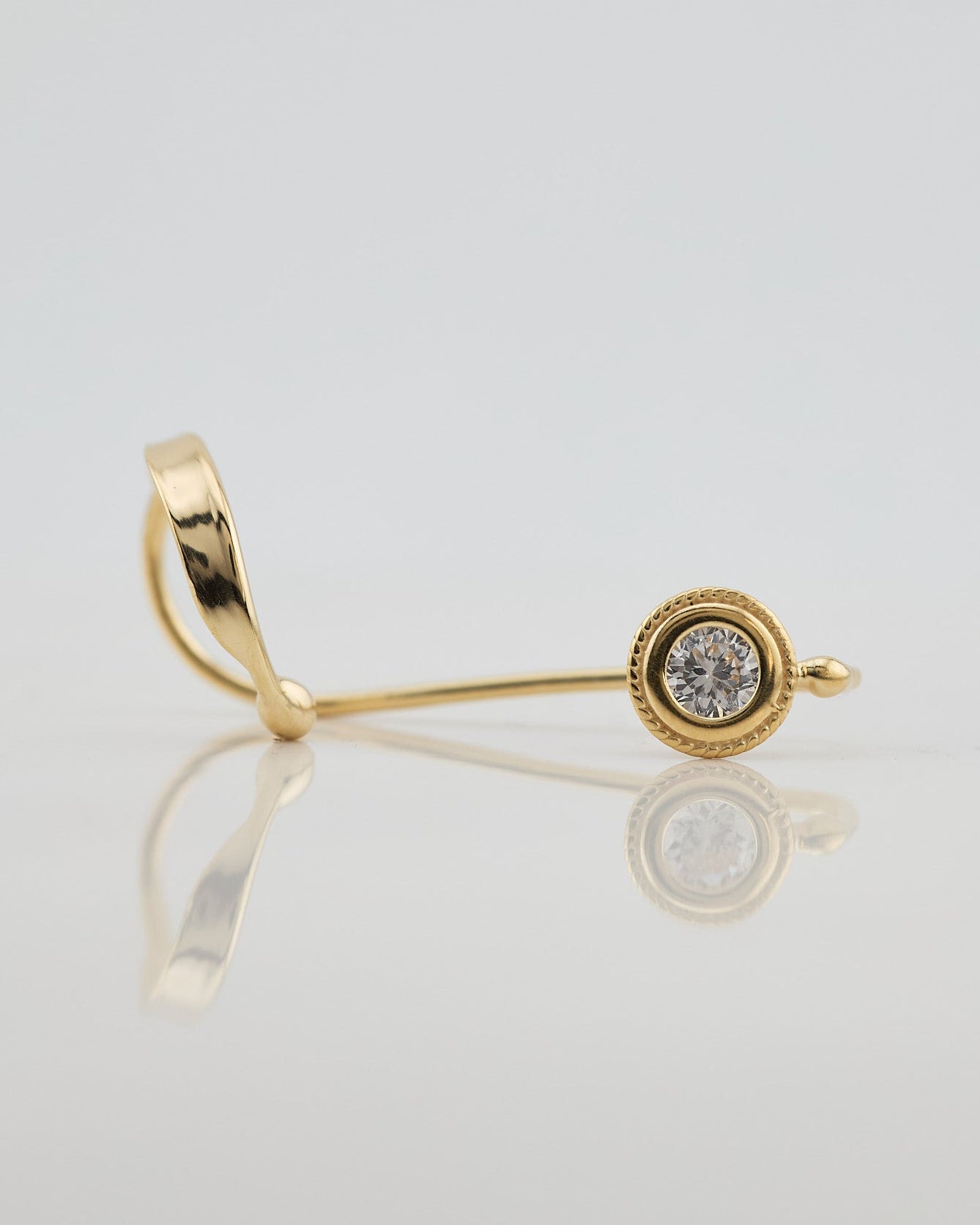 A CLASSIC EARCUFF Nella & Sina