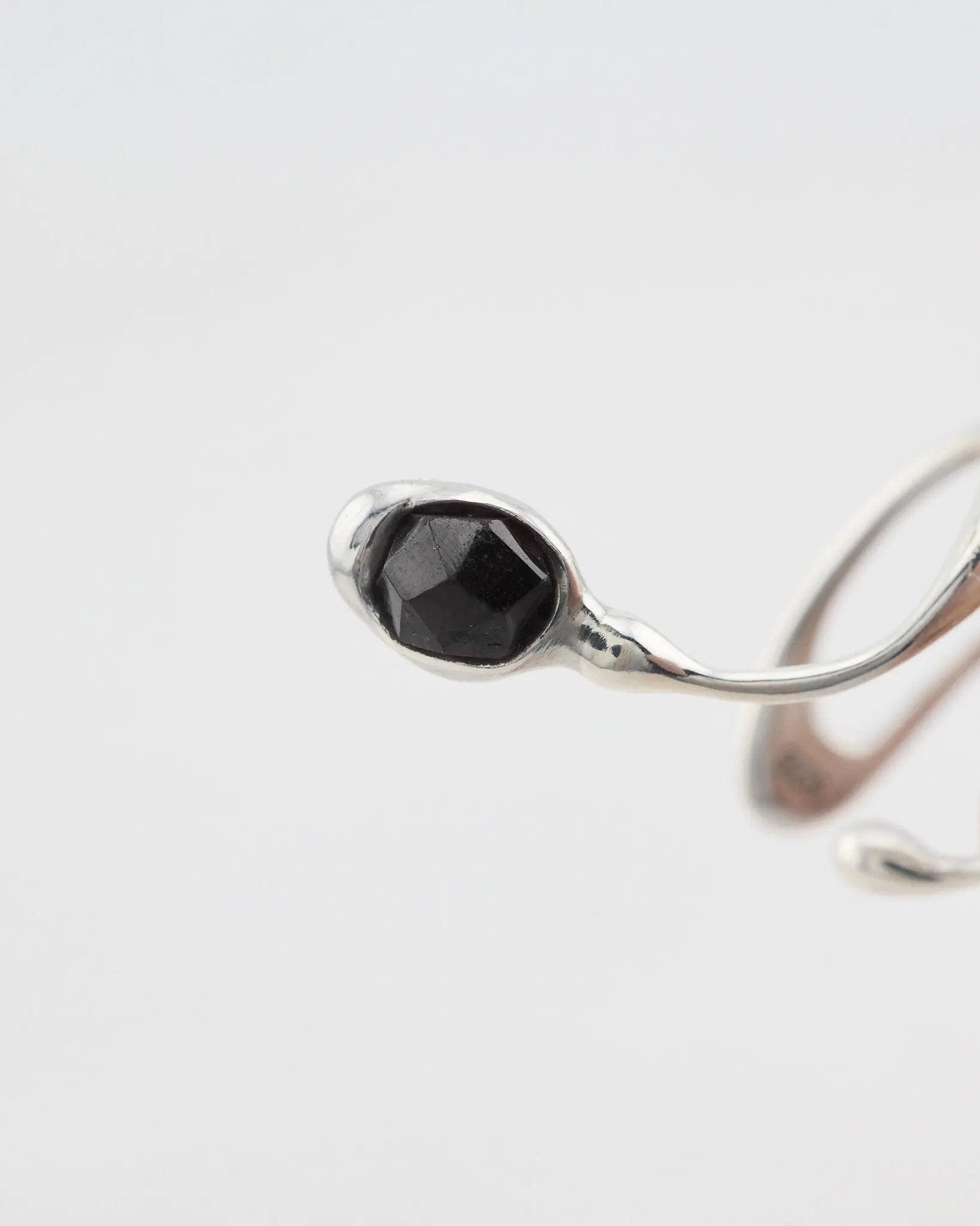 Jana Onyx Earcuff Nella & Sina