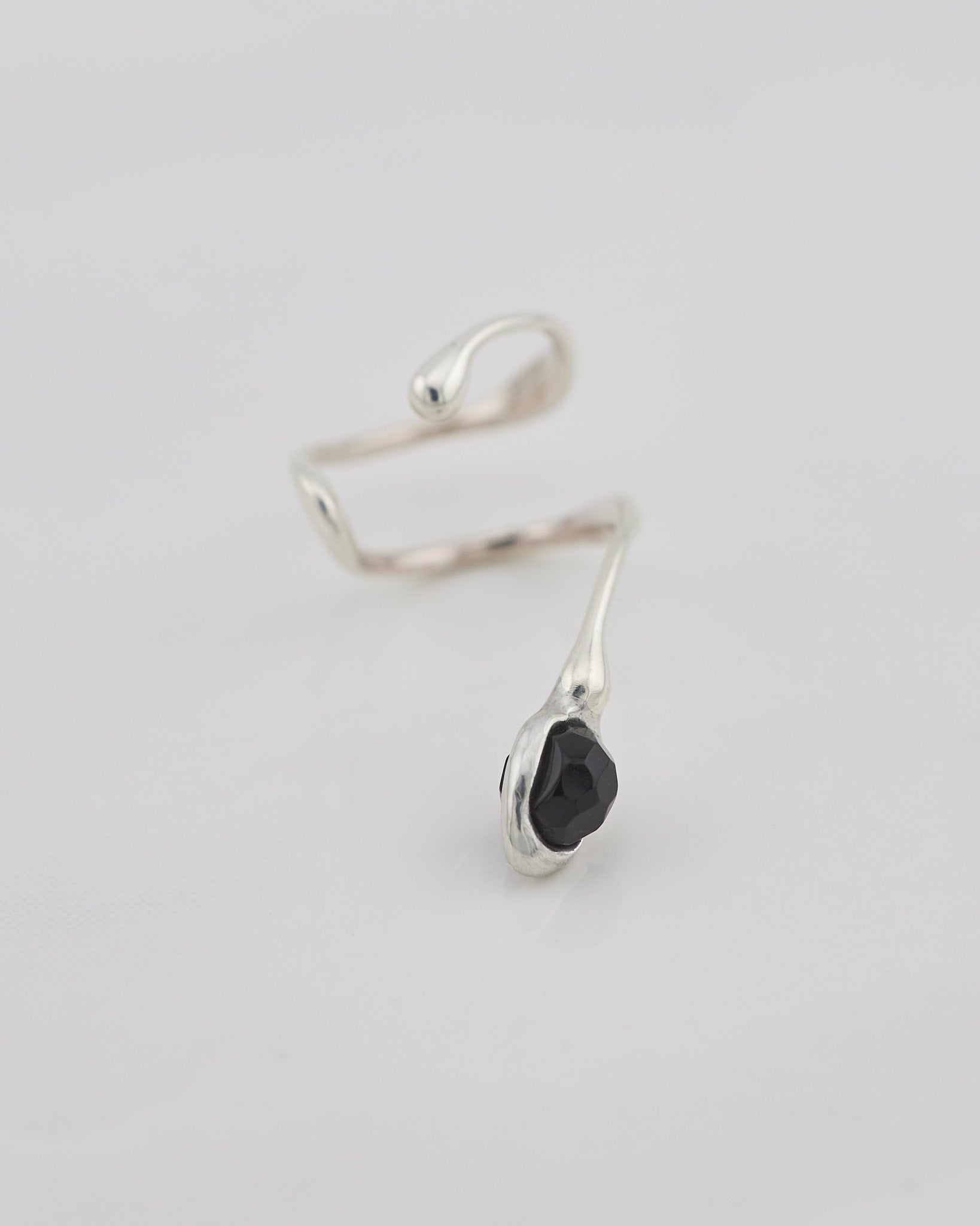 Jana Onyx Earcuff Nella & Sina