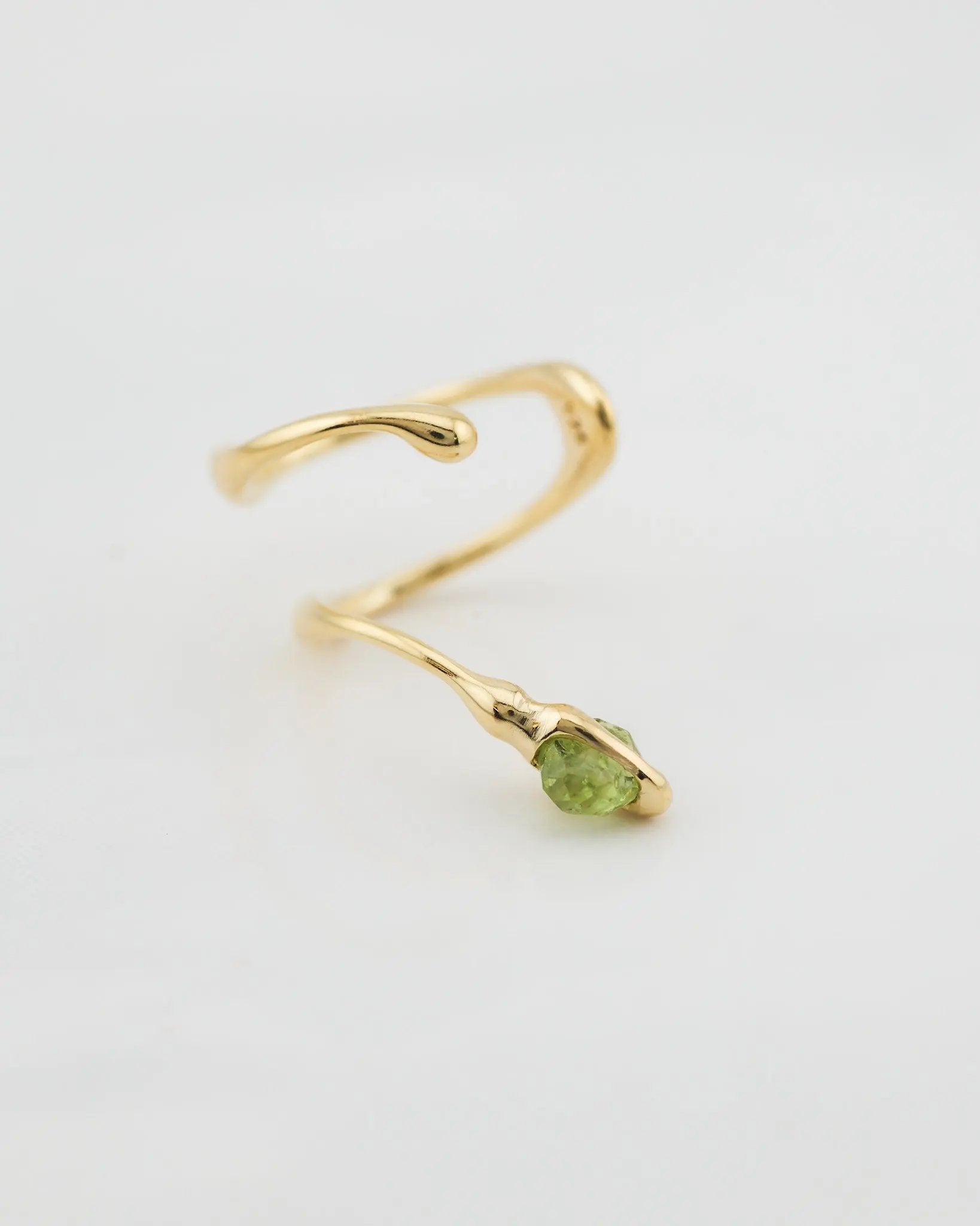 Jana Peridot Earcuff - Nella & Sina