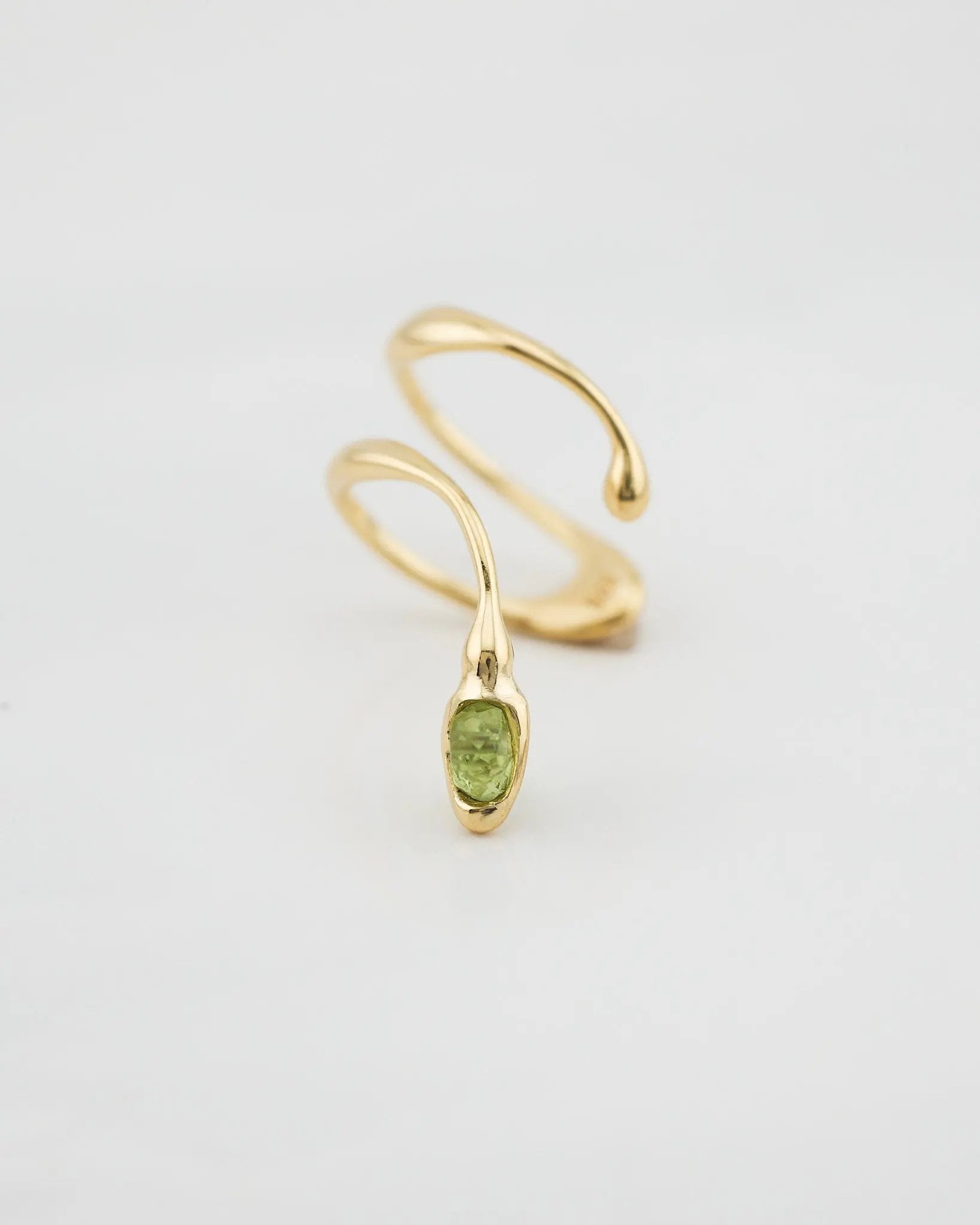 Jana Peridot Earcuff - Nella & Sina